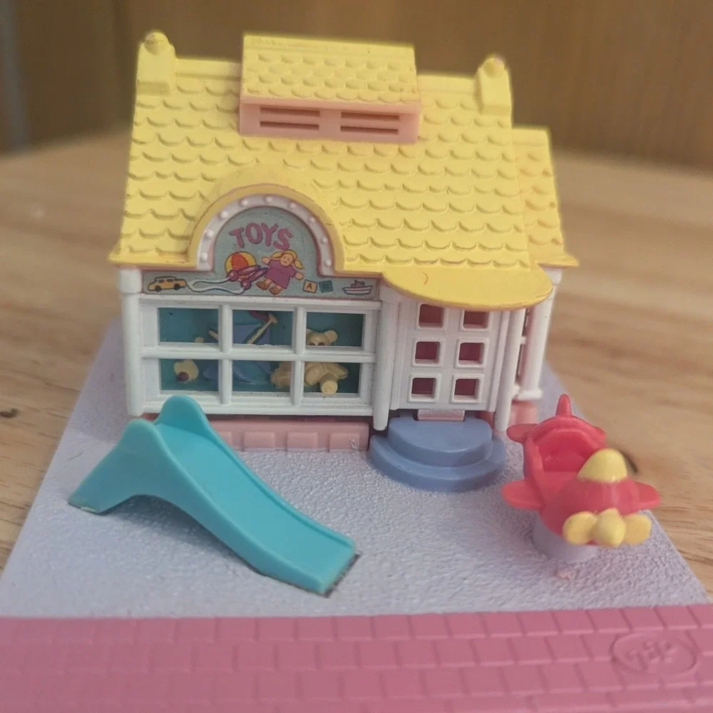 VTG Polly Pocket  Bluebird Pollyville Toy Shop 1993 Compact Playset Adorable
